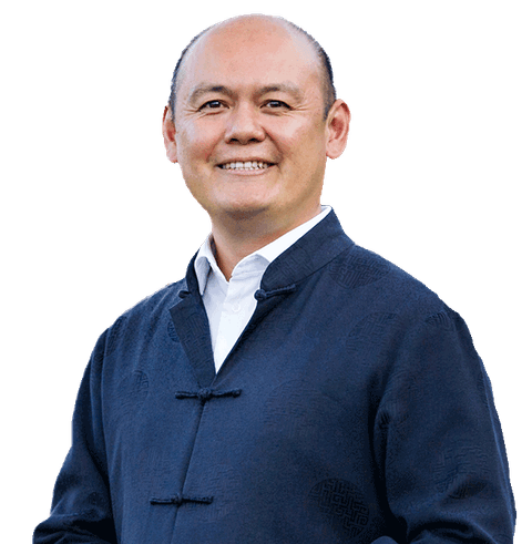 Business Qigong für Unternehmen – Trainer Awai Cheung unterstützt Unternehmen mit Workshops und Coachings zur Stressreduktion, Resilienz und Fokussteigerung.